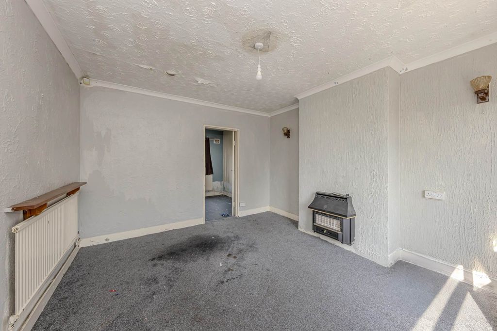 Property photo 3 of 24