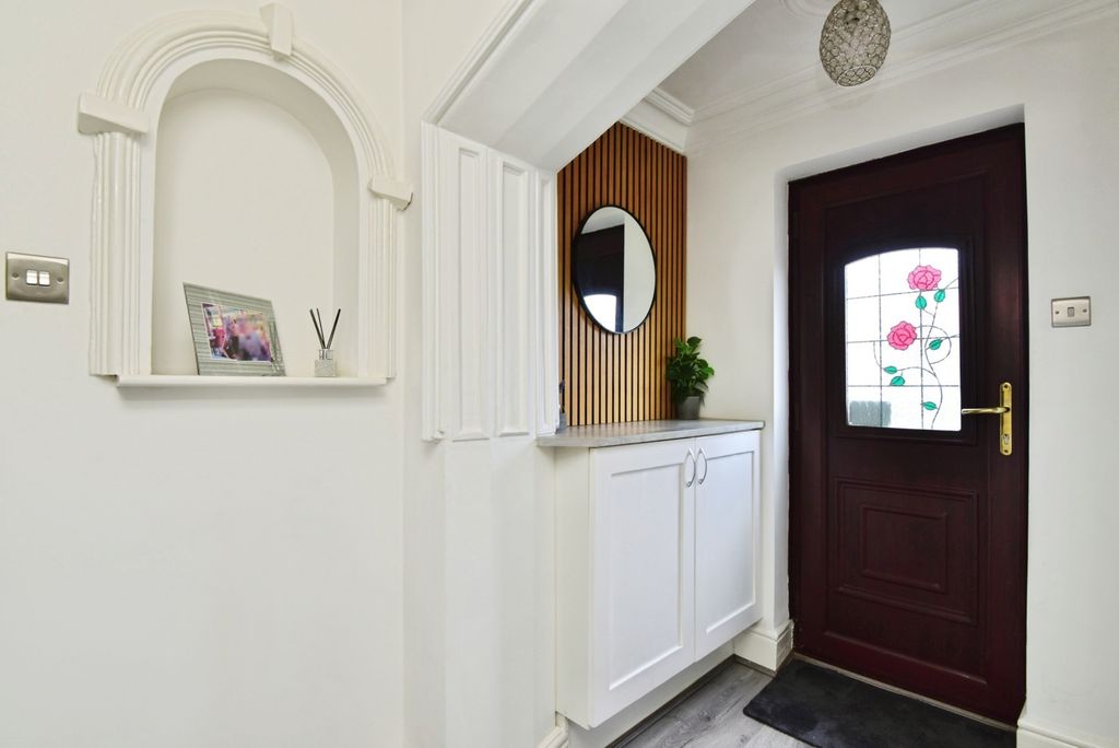 Property photo 2 of 19 Pbox-Img.Jpg