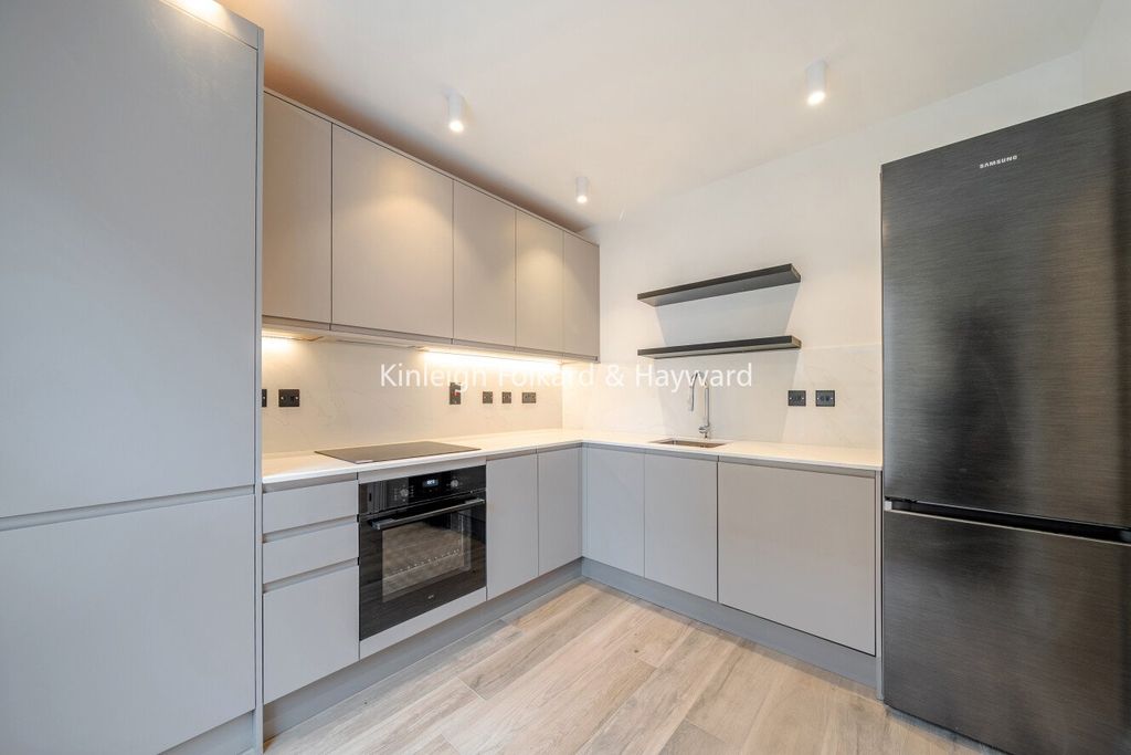 Property photo 2 of 18 Picture No. 16