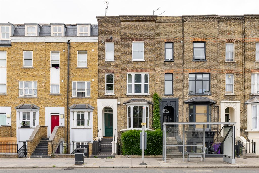 Property photo 1 of 20 Grove Road, E3