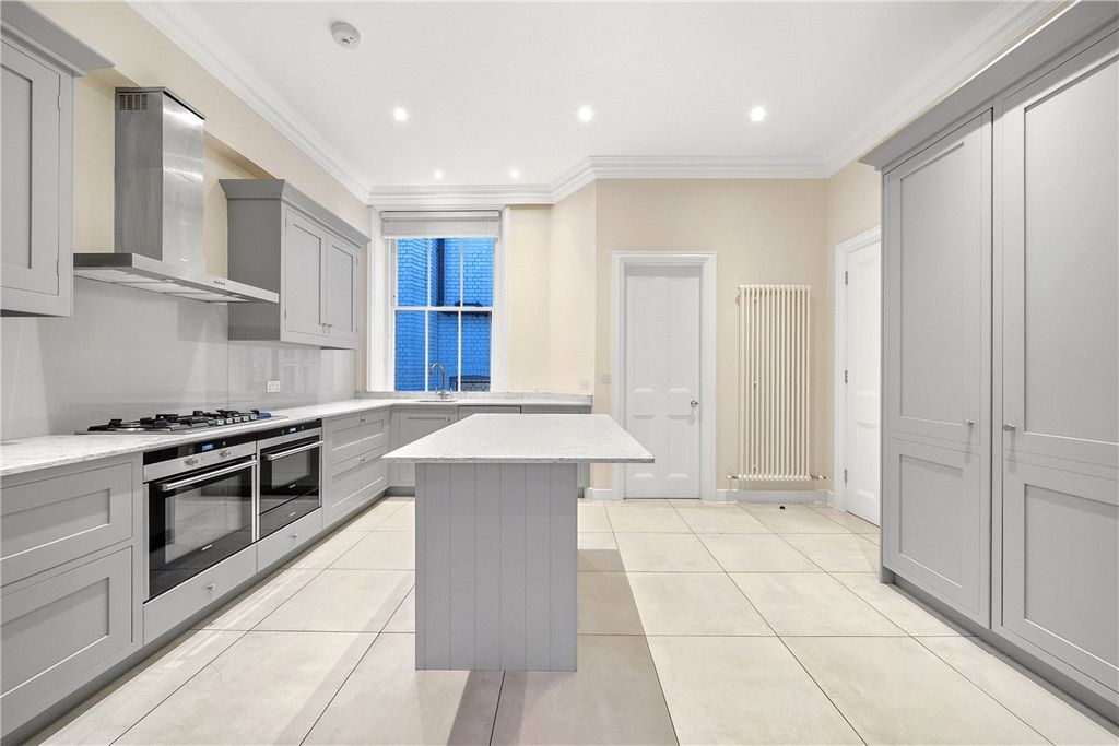 Property photo 2 of 33 Picture No. 28