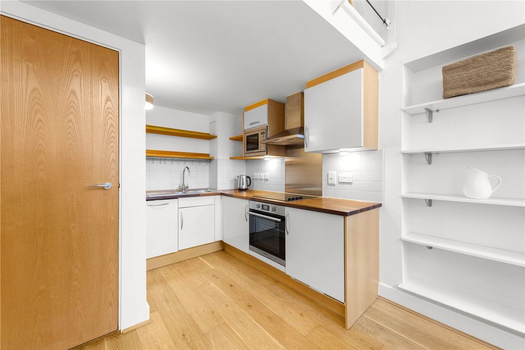 Property photo 3 of 16 Kitchen