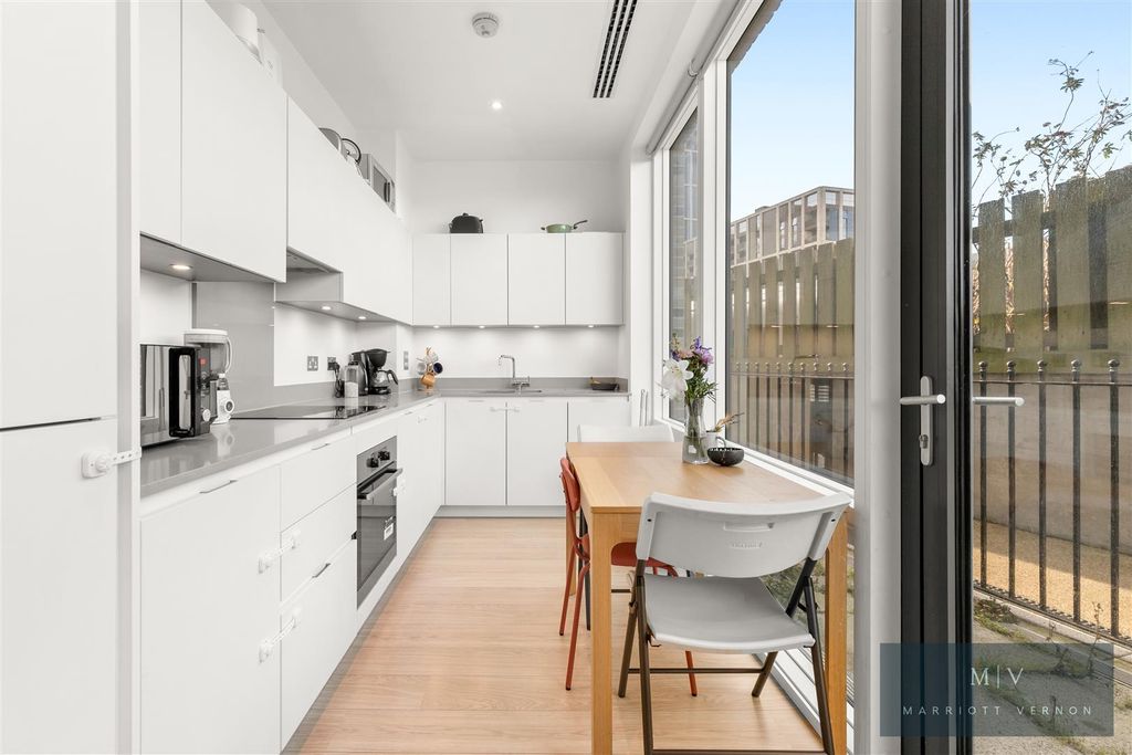 Property photo 2 of 15 Flat 4 43 Rainier Apartments MV-3.Jpg