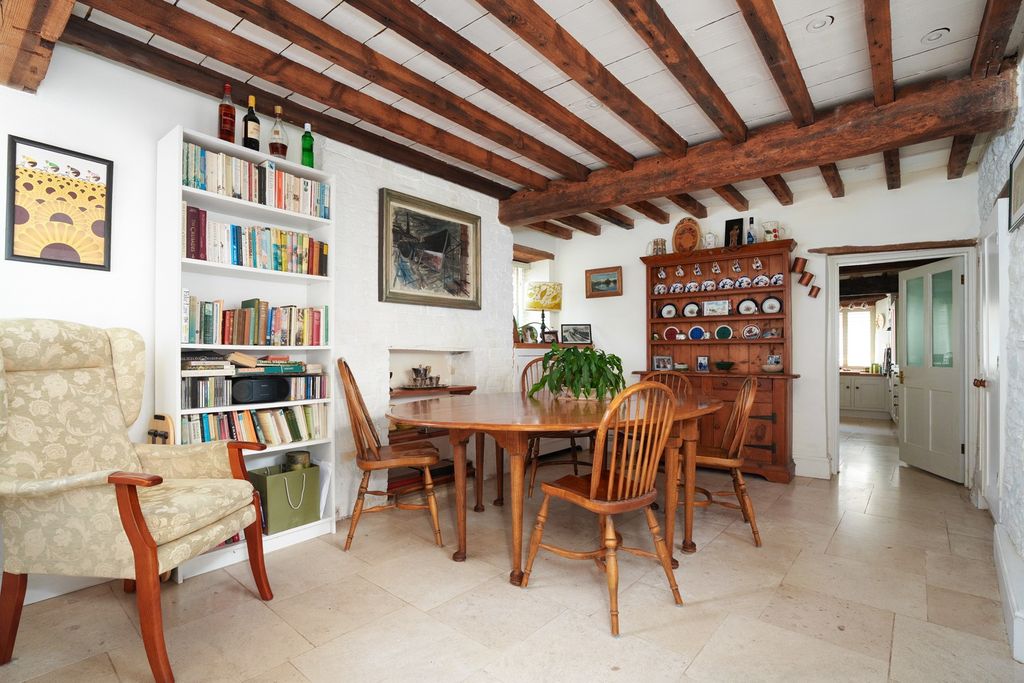 Property photo 2 of 27 5231384