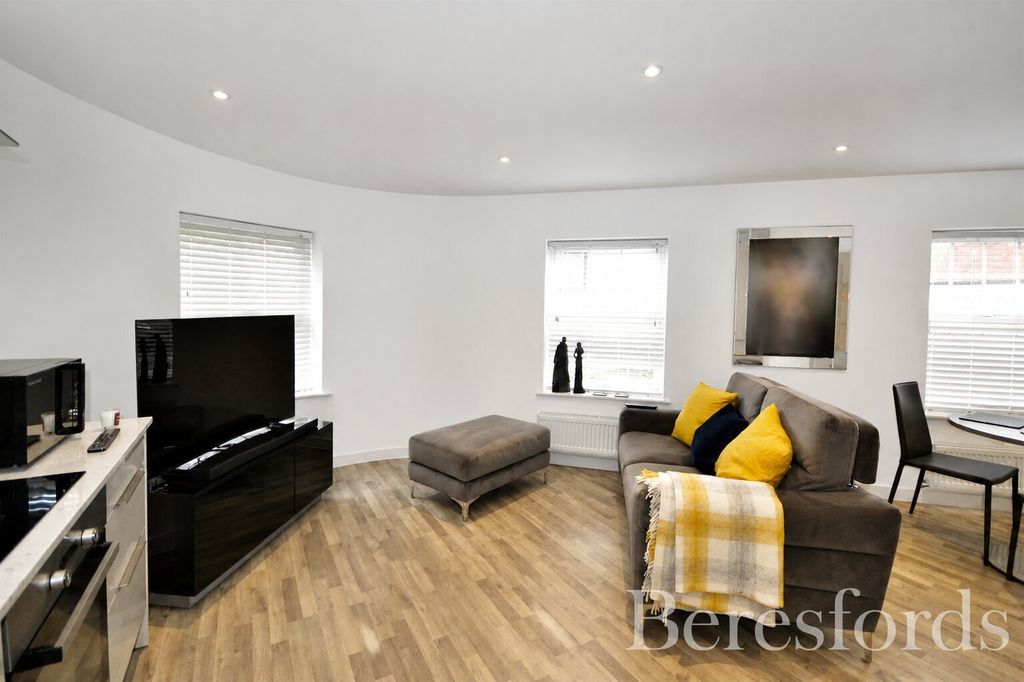 Property photo 3 of 6 Lounge