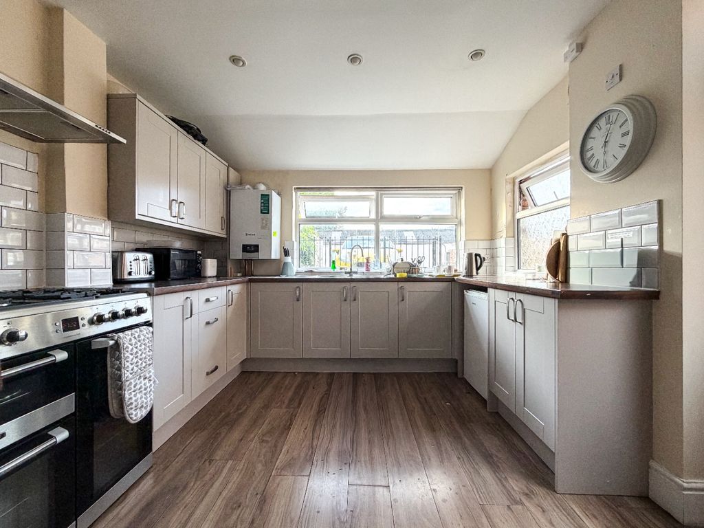Property photo 2 of 9 5520731