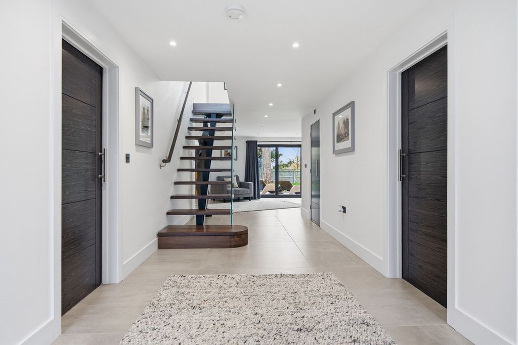 Property photo 3 of 24