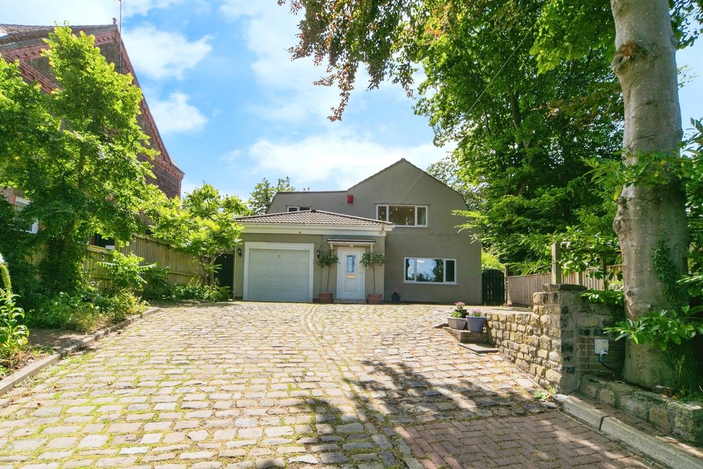Property photo 2 of 34
