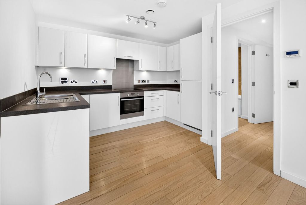 Property photo 3 of 12 Kitchen