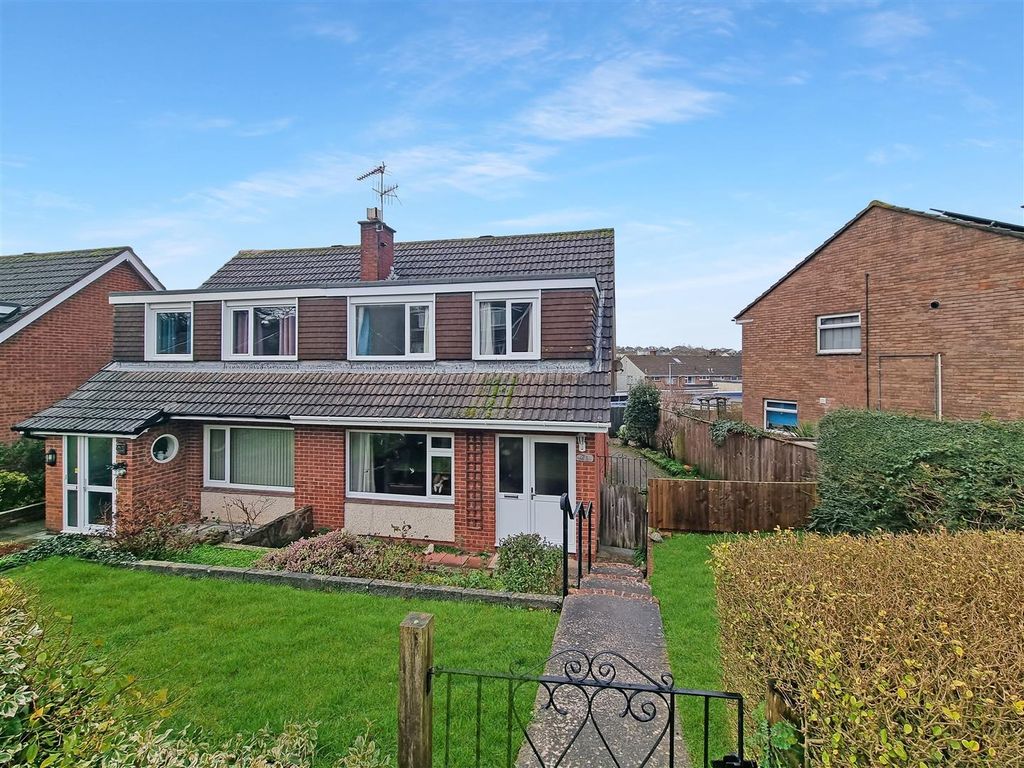 Property photo 1 of 13 90702.Jpg