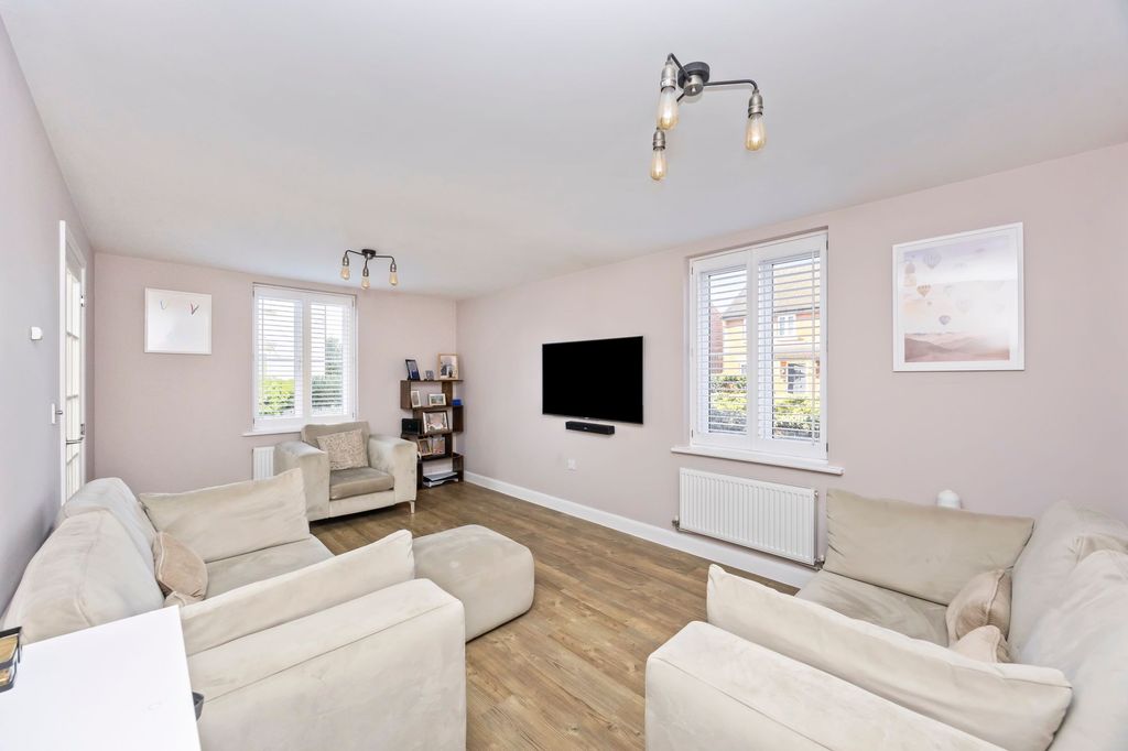 Property photo 3 of 24