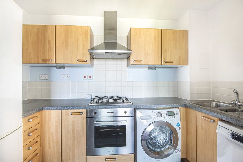 Property photo 3 of 8 Kitchen