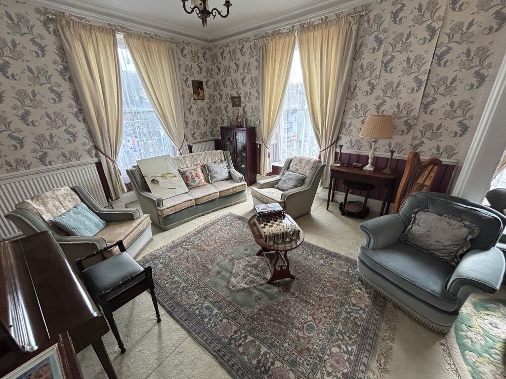 Property photo 3 of 10