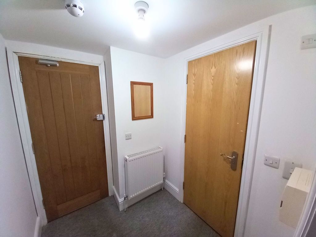 Property photo 3 of 6 Hallway