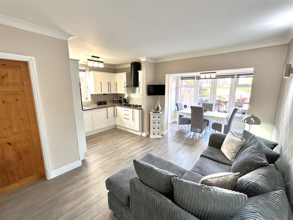 Property photo 2 of 23 Open-Plan Living/Dining Space 216