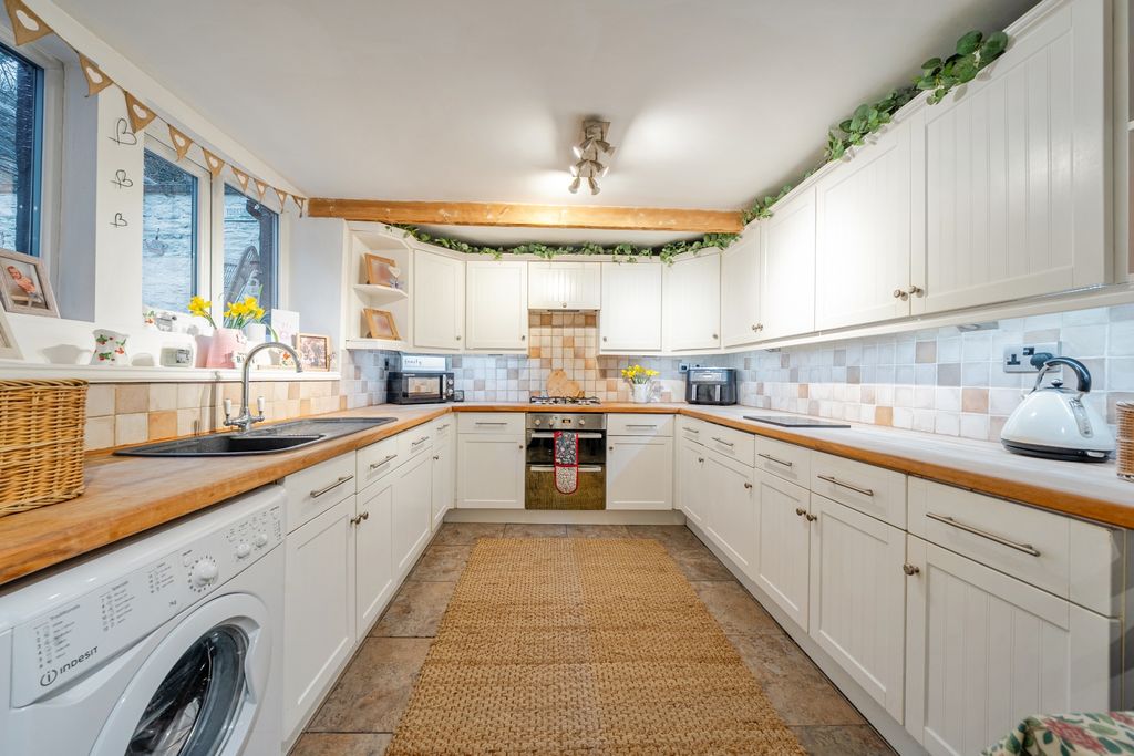 Property photo 2 of 22 Kitchen Diner