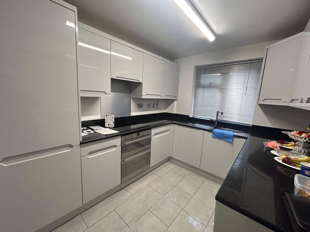 Property photo 3 of 12 Picture No. 11