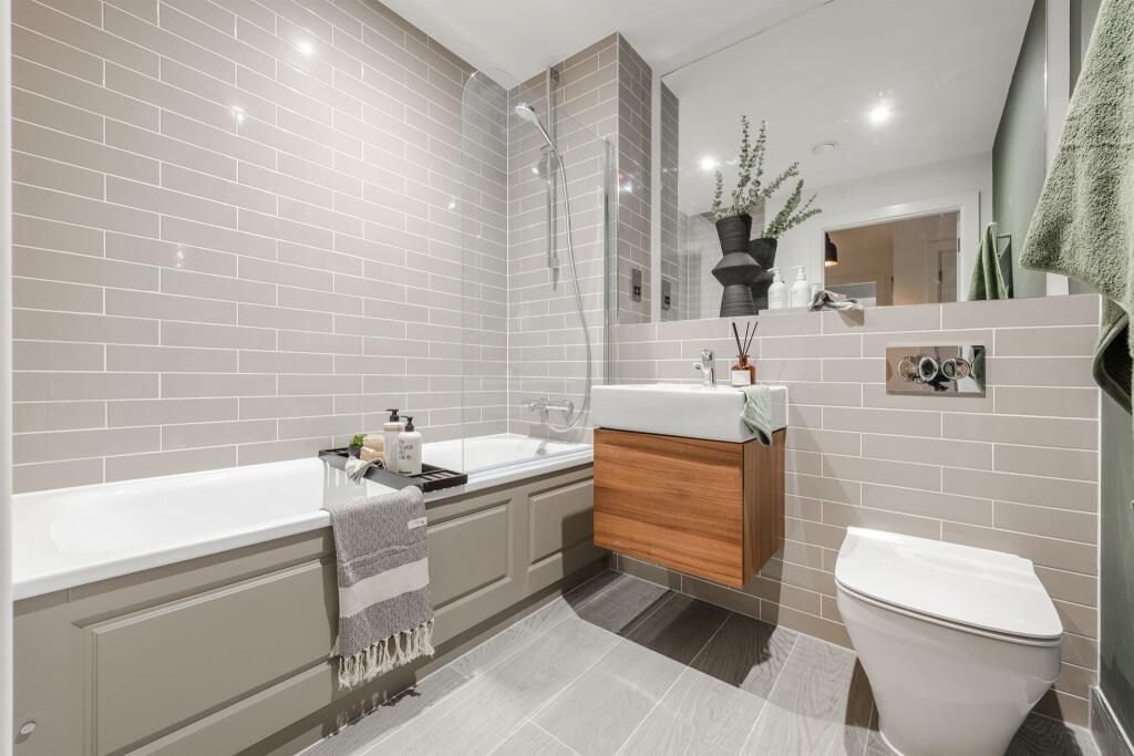 Property photo 3 of 7 Bathroom