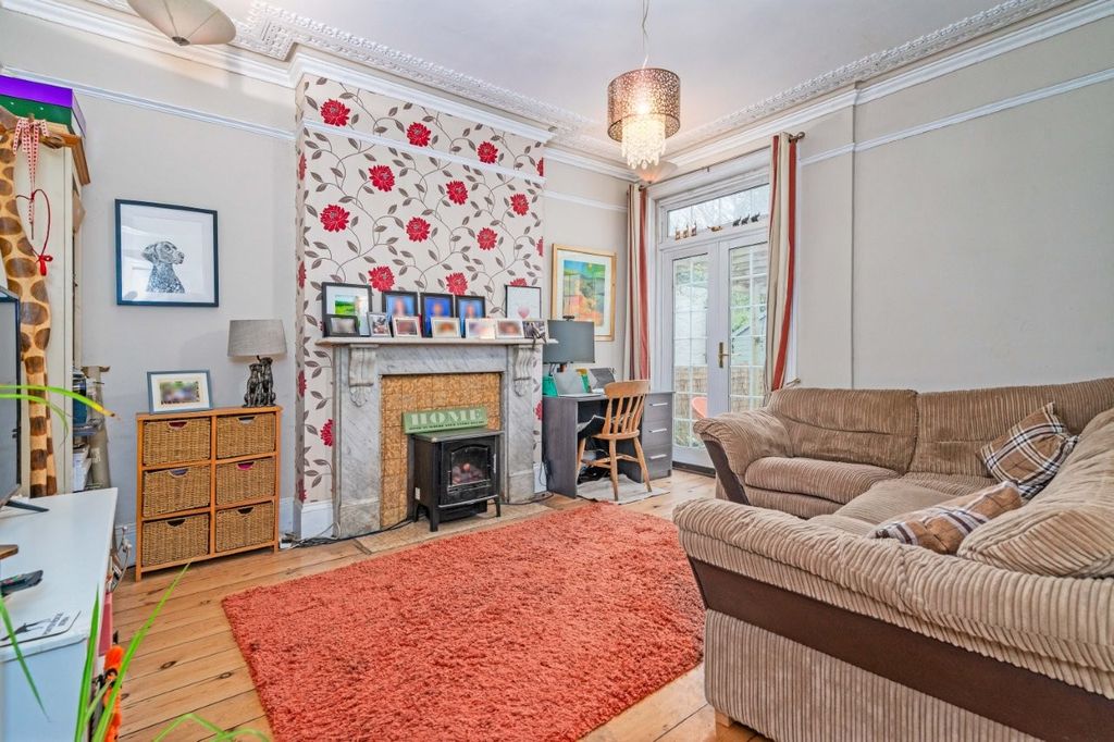 Property photo 3 of 21 Dining Room