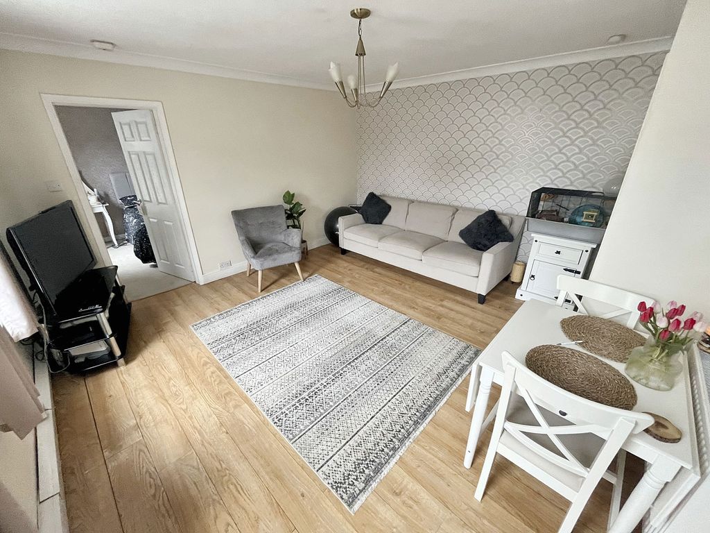 Property photo 3 of 6