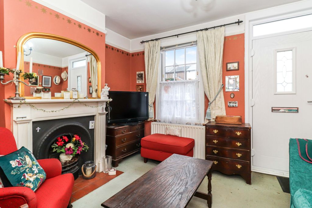 Property photo 2 of 19 Sitting Room