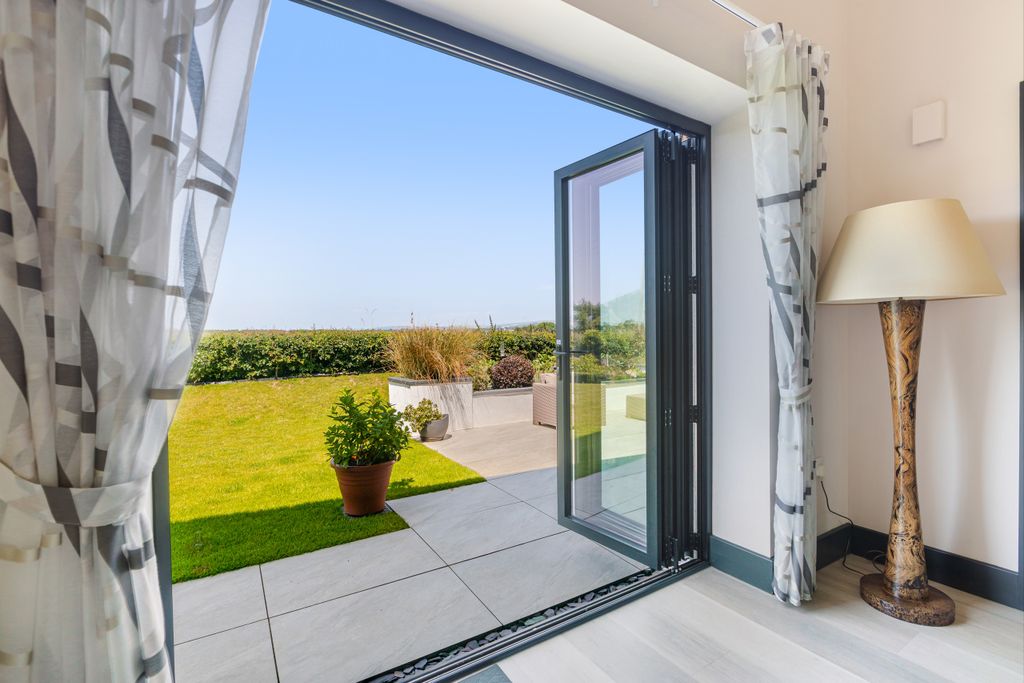 Property photo 2 of 20 A23 - Brixton, Reeves House - 250618