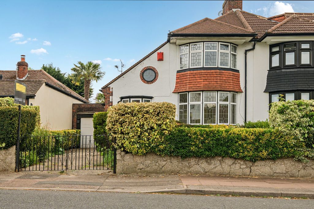 Property photo 1 of 21 1456826-20-69Fa4F...