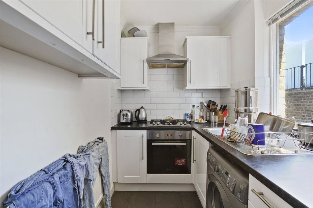 Property photo 3 of 9 Kitchen