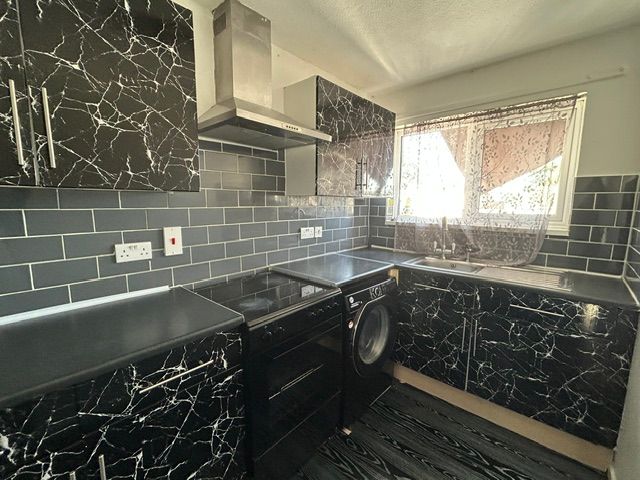 Property photo 3 of 6 Kithchen
