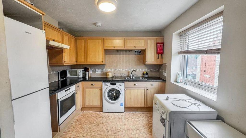 Property photo 3 of 21