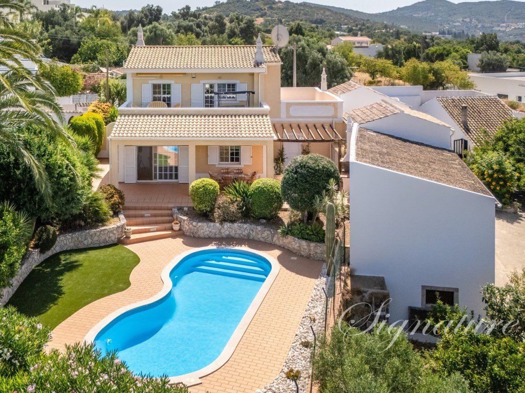 Property photo 1 of 44 Santa Barbara De Nexe &amp; Sea Views - 3-Bedroom Villa With Pool And Great Potential