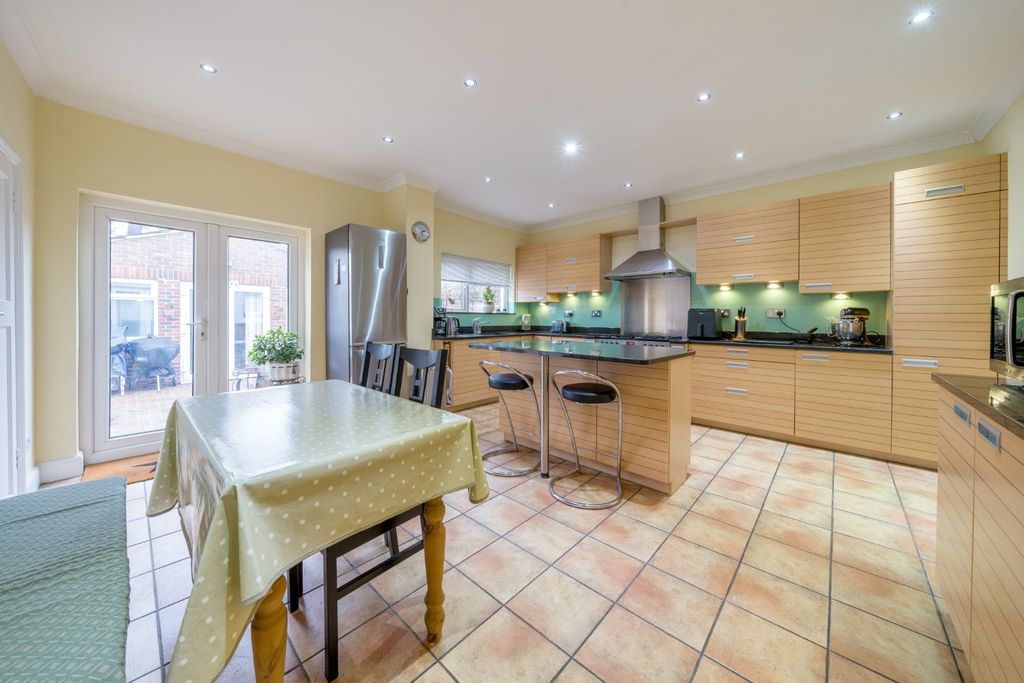 Property photo 3 of 13 Kitchen
