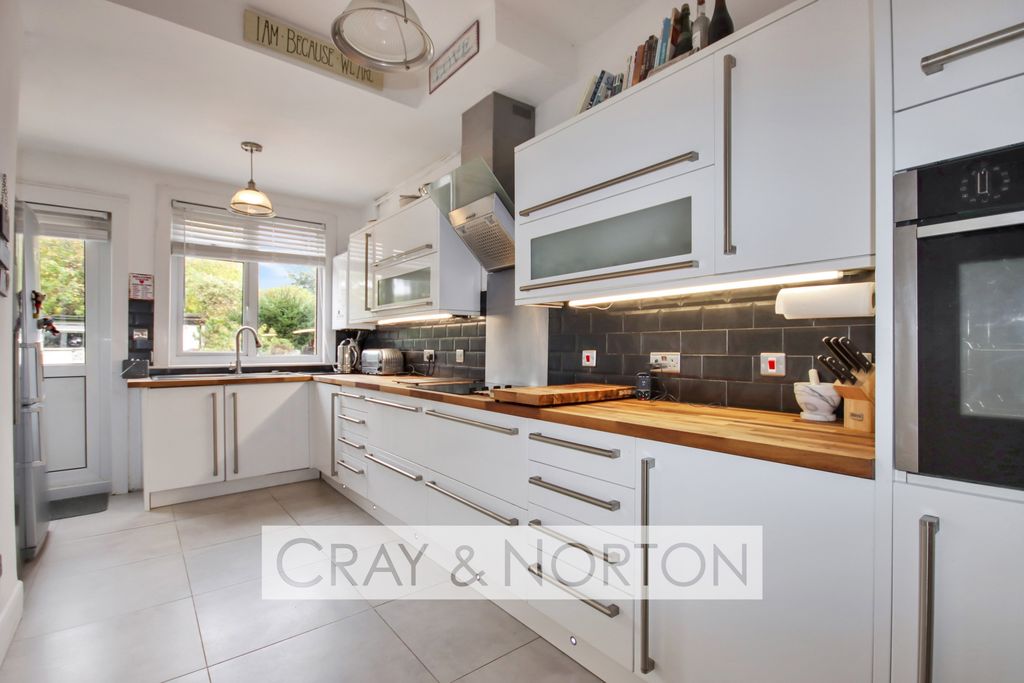 Property photo 3 of 13 Photo 4