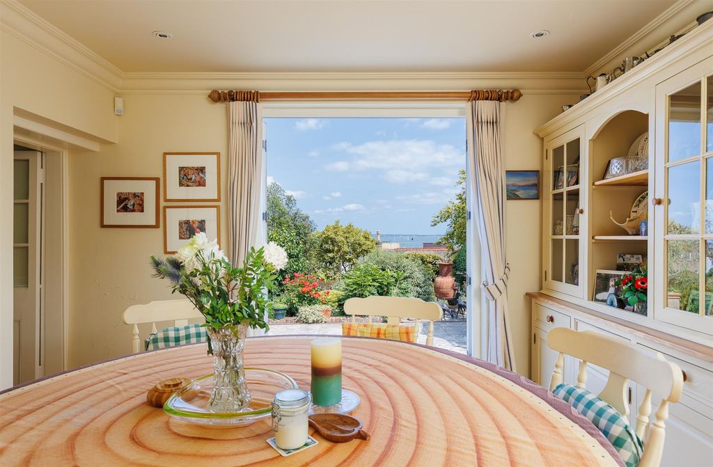 Property photo 3 of 61