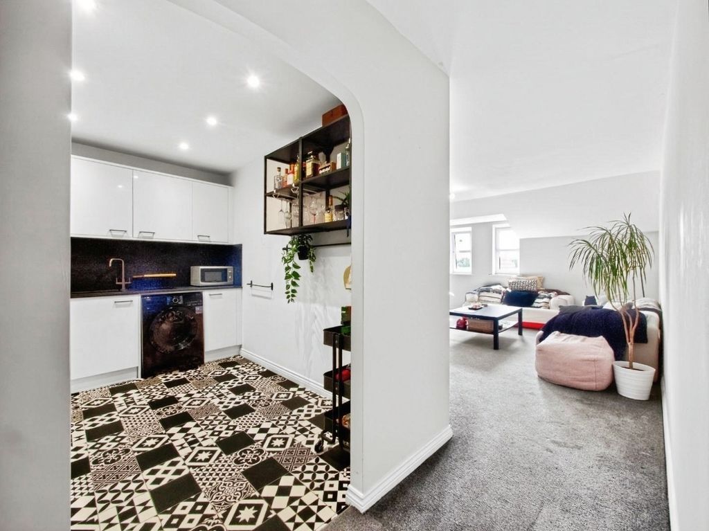 Property photo 3 of 12 Pbox-Img.Jpg
