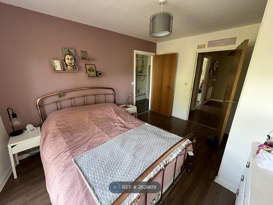 Property photo 3 of 9 Main Bedroom