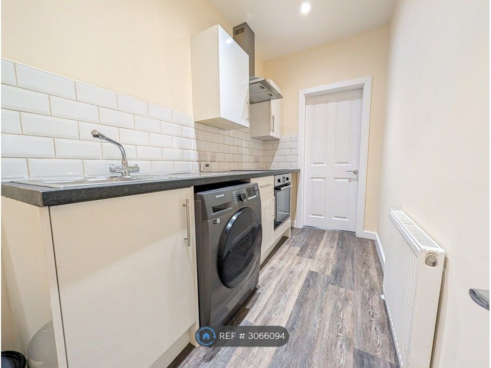Property photo 2 of 7 Kitchen