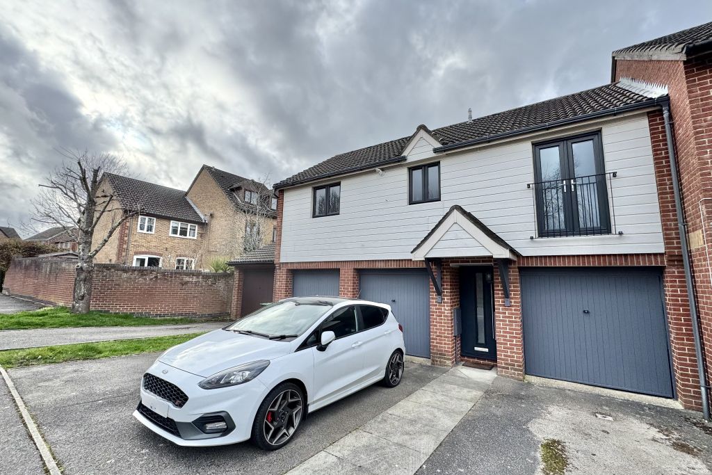 Property photo 1 of 10 Front