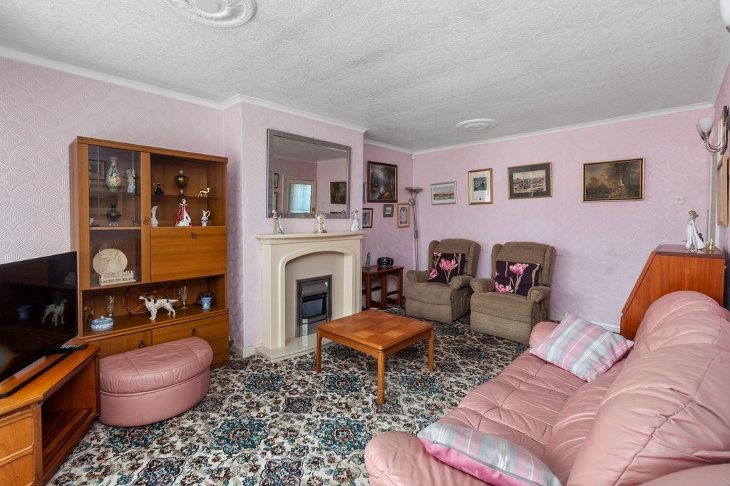 Property photo 3 of 25