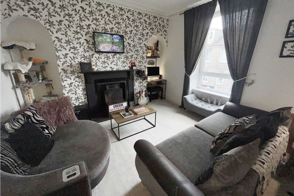 Property photo 2 of 8