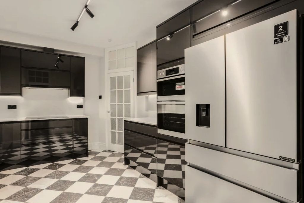 Property photo 1 of 16 Photo 9