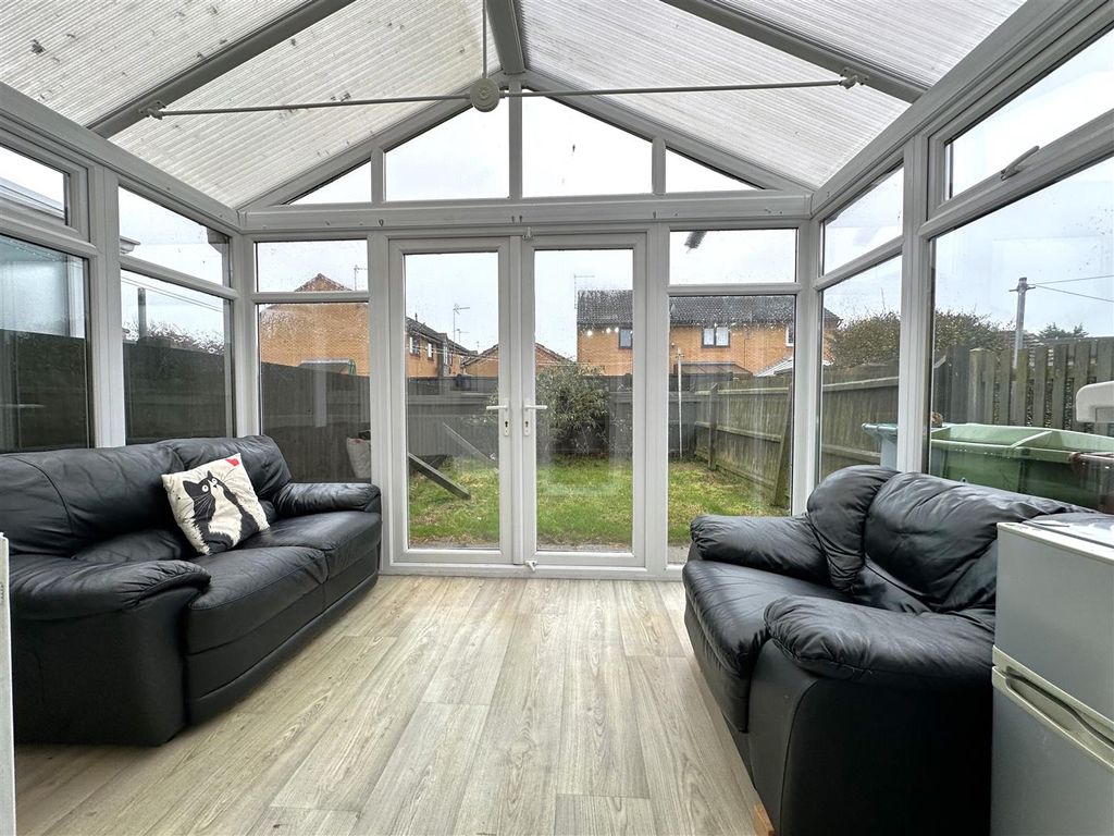 Property photo 3 of 15 Conservatory 221