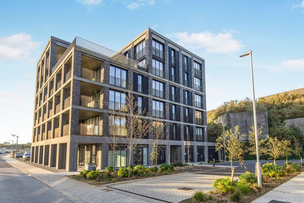 Property photo 1 of 20 Pbox-Img.Jpg