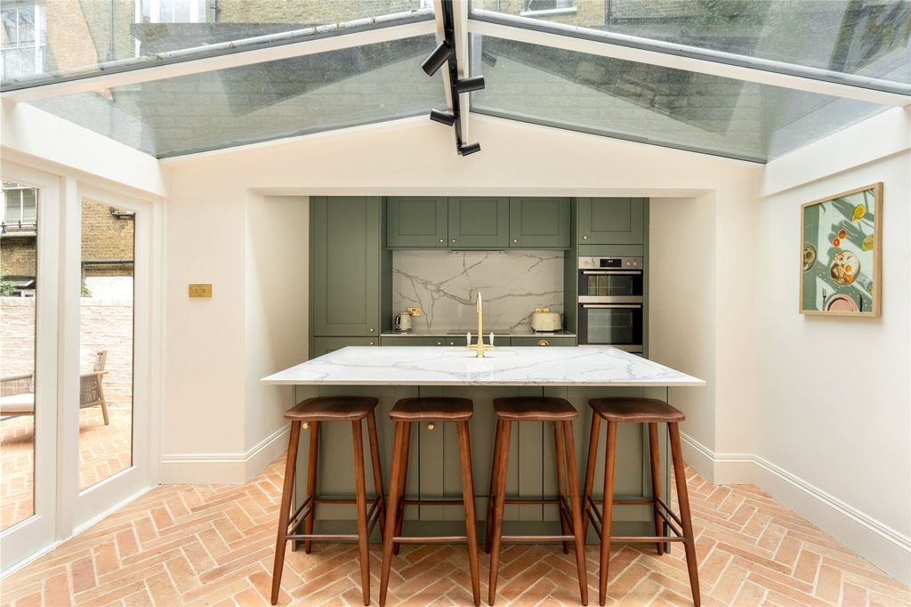 Property photo 1 of 11 Kitchen