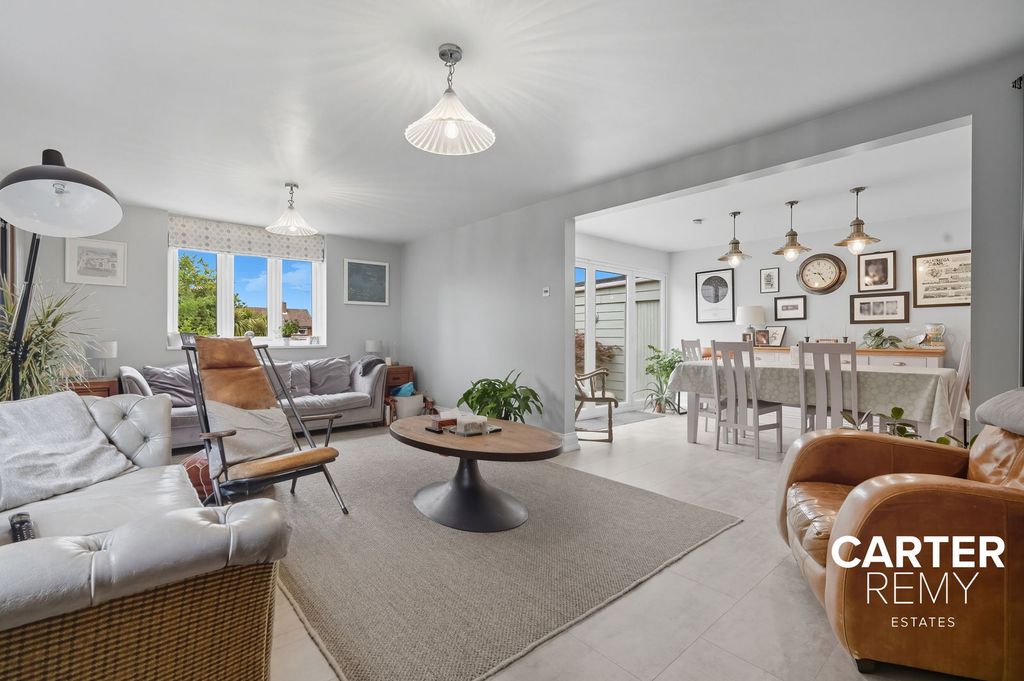 Property photo 3 of 27