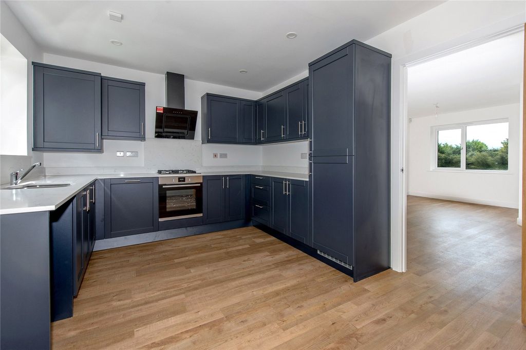 Property photo 2 of 20 Picture No. 35