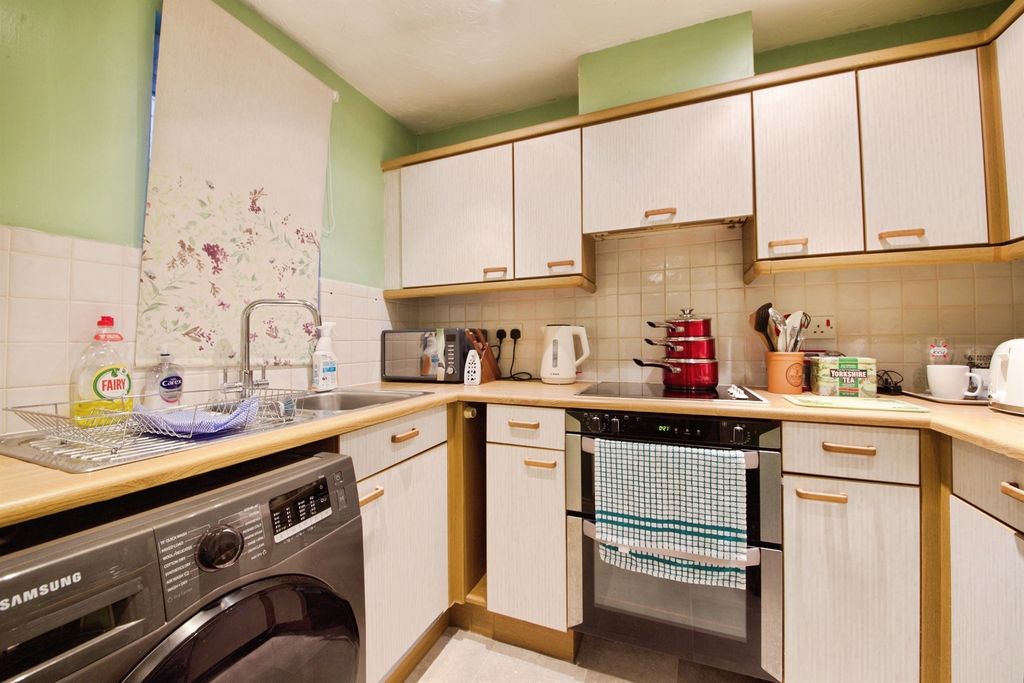 Property photo 3 of 12