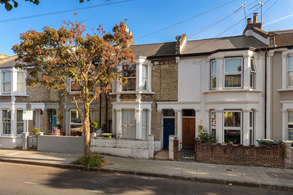 Property photo 1 of 11 Cobbold Road