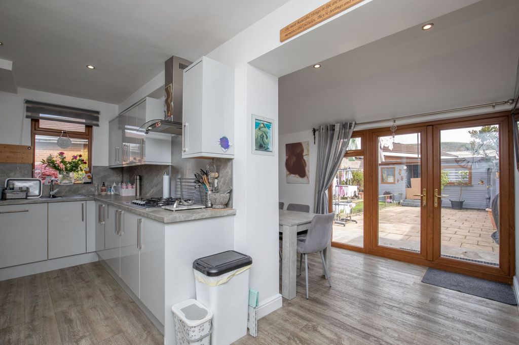 Property photo 2 of 34