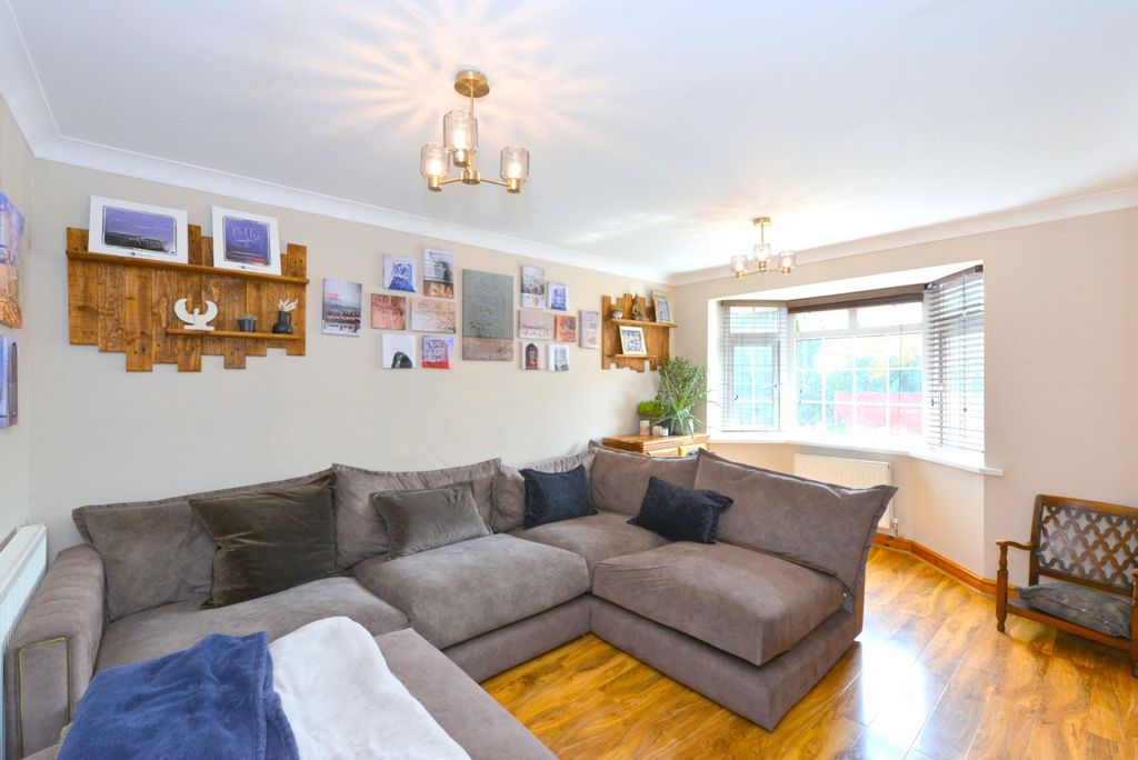 Property photo 3 of 24 4221885